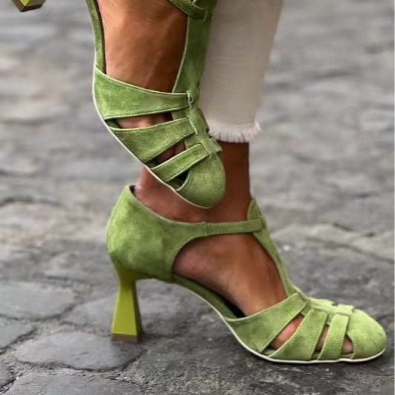 Women Formal Wear For Summer - รองเท้าส้นเตี้ยแบบ T-Strap สีเขียวหนังกลับสำหรับผู้หญิง ปิดนิ้วเท้า ระบายอากาศได้ดี เหมาะสำหรับใส่ทำงานในฤดูร้อน