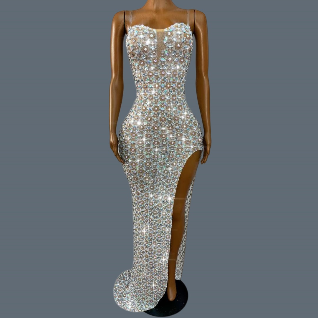 ชุดเดรสยาวแบบไม่มีสาย คอวีลึก  - Women Formal Wear Photoshoot บทวิจารณ์และราคา